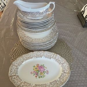 LaJean  Dinnerware Set (21 pc)